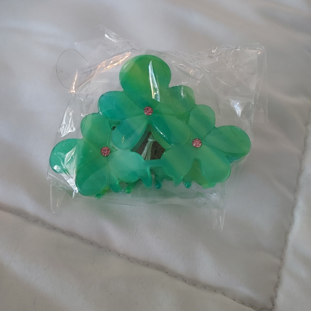New flowered hair clip, green with sparkles